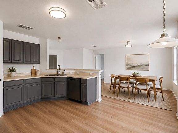 4th image of 211 Phillips St