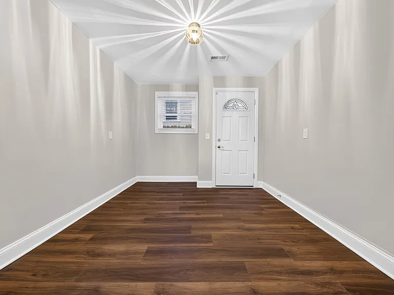 2209 Lindell Ave — Photo 37