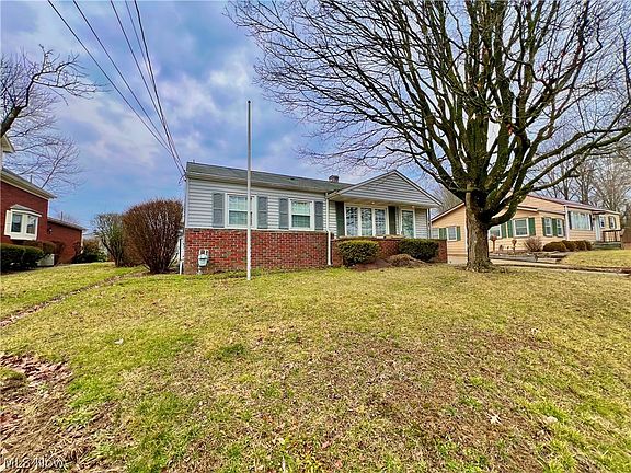 3rd image of 325 McKinley Ave NW