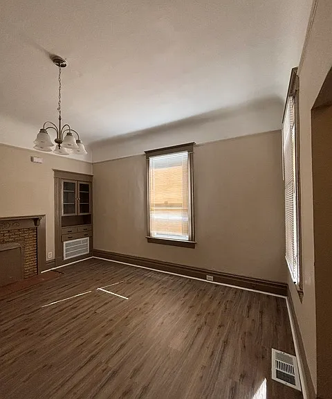 525 W Poplar St — Photo 4