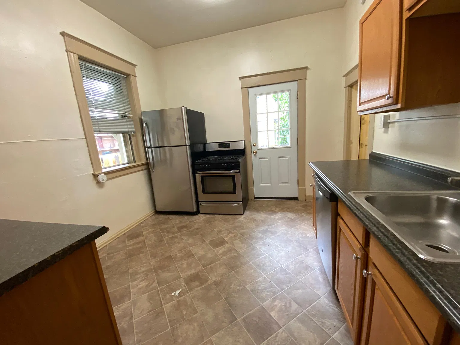 5 bed, 1496 sqft, $10,000 — Photo 2