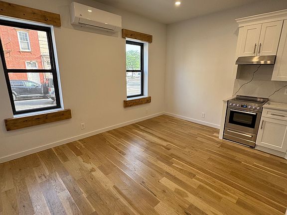 4th image of 220 Calyer St #1A