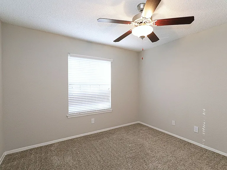 City Crest Apartments — Photo 132
