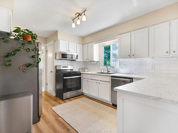3rd image of 4721 Southstone Dr SE