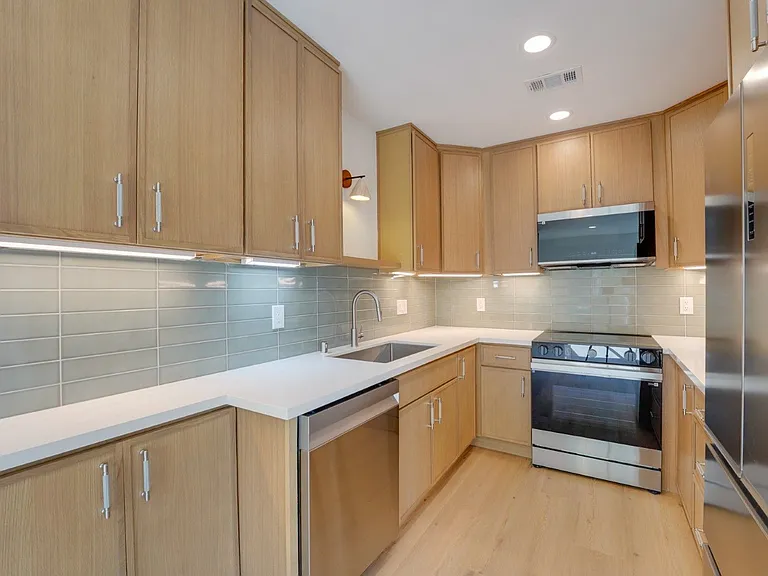 1102 Pacific Beach Dr — Photo 11