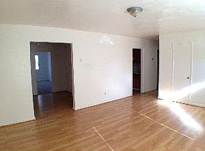 4th image of 4932 Locke Ln