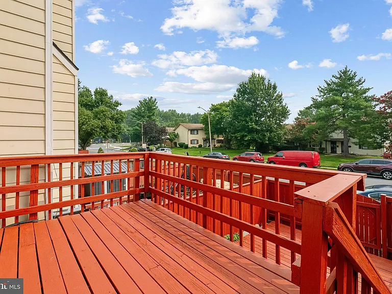 5515 Woodlawn Manor Ct — Photo 23