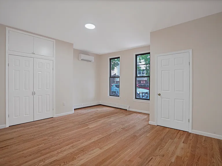 16 Russell St #GROUND-FLOOR — Photo 10