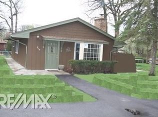 26257 N Hickory Ave, Mundelein, IL 60060