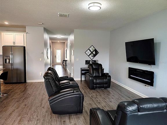 5th image of 1047 OAK BLUFF DRIVE