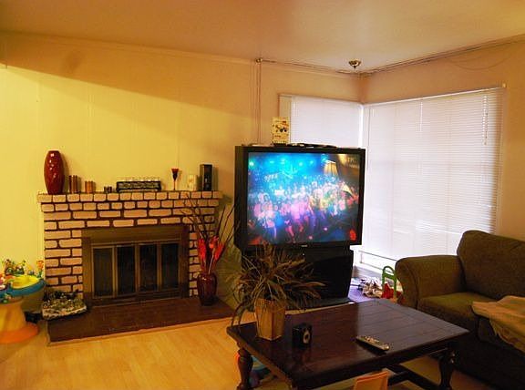 4th image of 221 Holly Ave