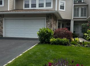 173 Colony Dr, Holbrook, NY 11741