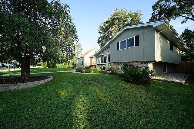 1st image of 106 E Red Oak Ave