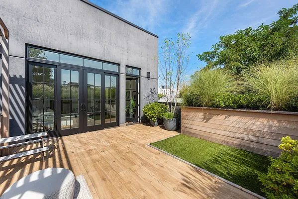 Rented by Compass | media 23