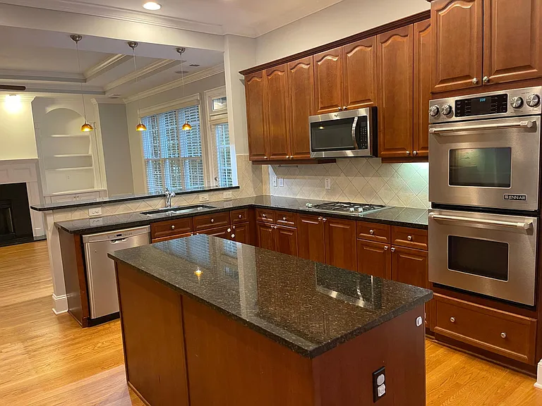 390 Wembley Cir — Photo 10
