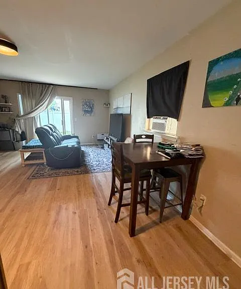 1184 Union St — Photo 4