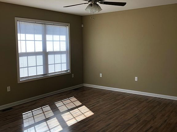 3rd image of 105 Jonathan Dr