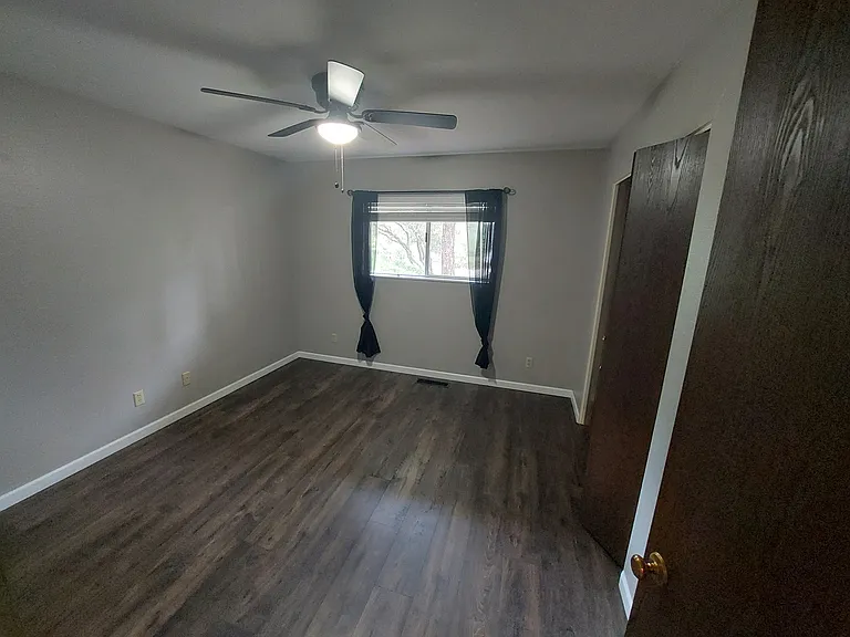 1121 Linden Rd — Photo 8
