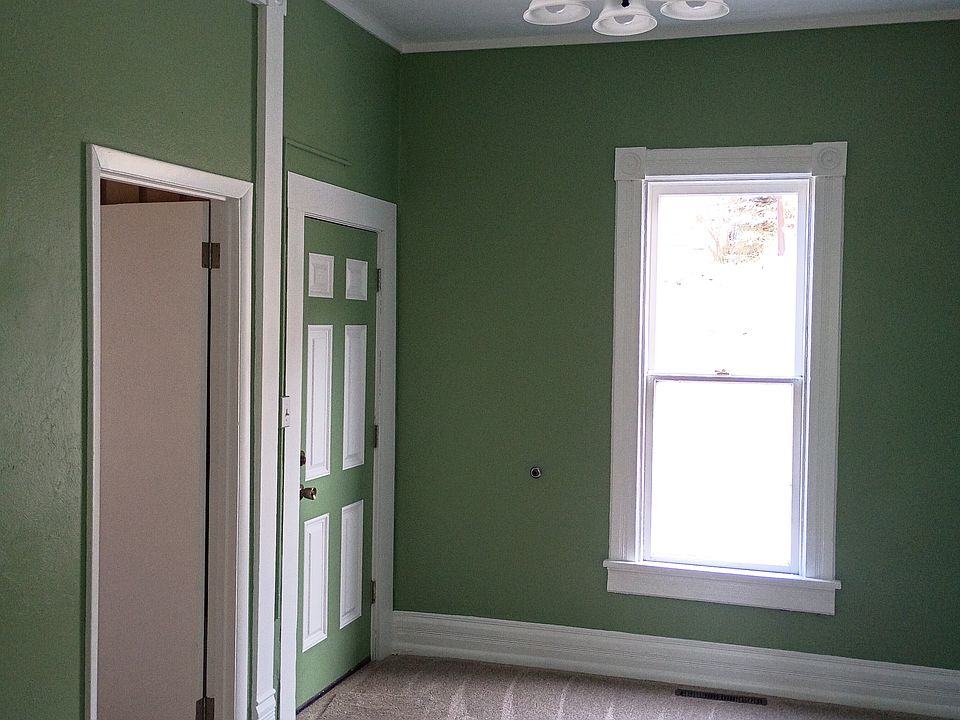 1st image of 602 E 9th St APT A