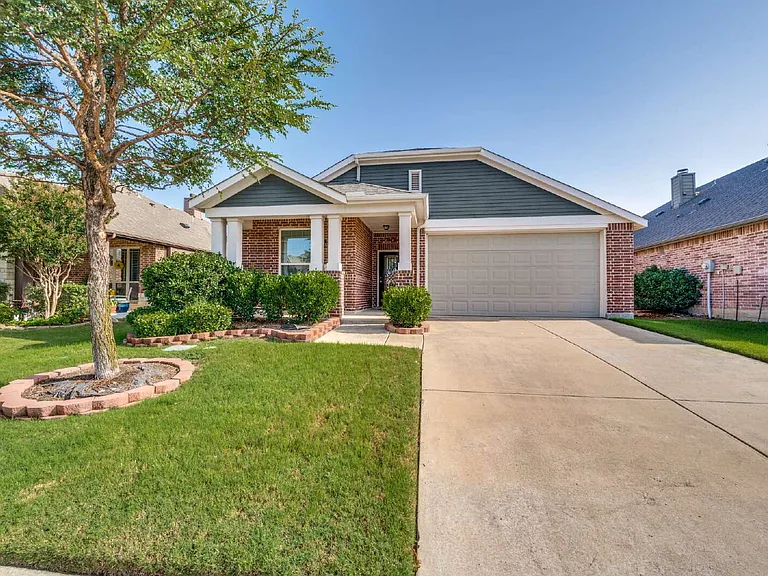 1421 Grackle Dr — Photo 2