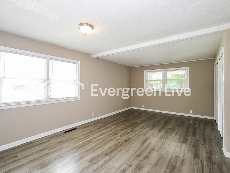 1114 Evans Rd — Photo 8