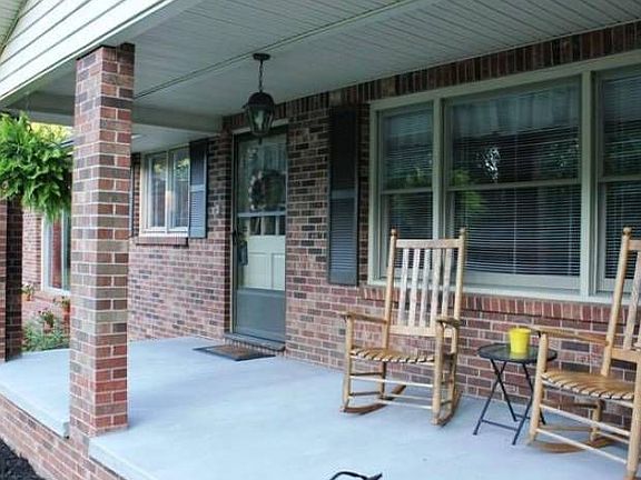 ROCKING CHAIR FRONT PORCH