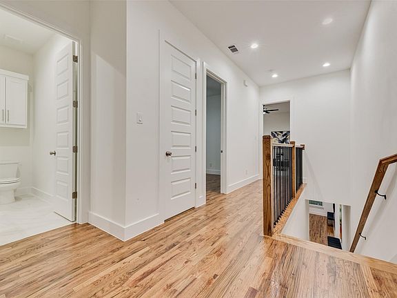 2nd image of 217 W Yarmouth St