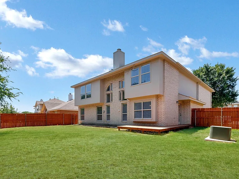 4729 Woodhaven Ln — Photo 6