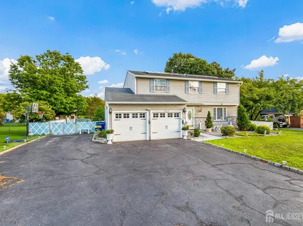 907 Edinburg Rd, Hamilton, NJ 08690