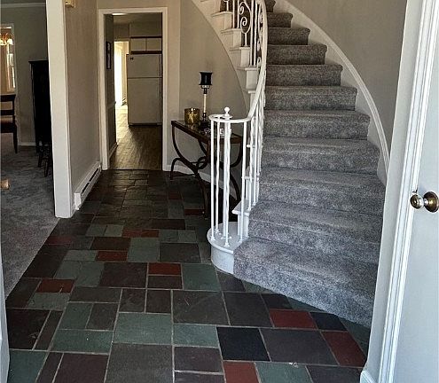 2nd image of 12 Meadowlawn Dr Unit 4