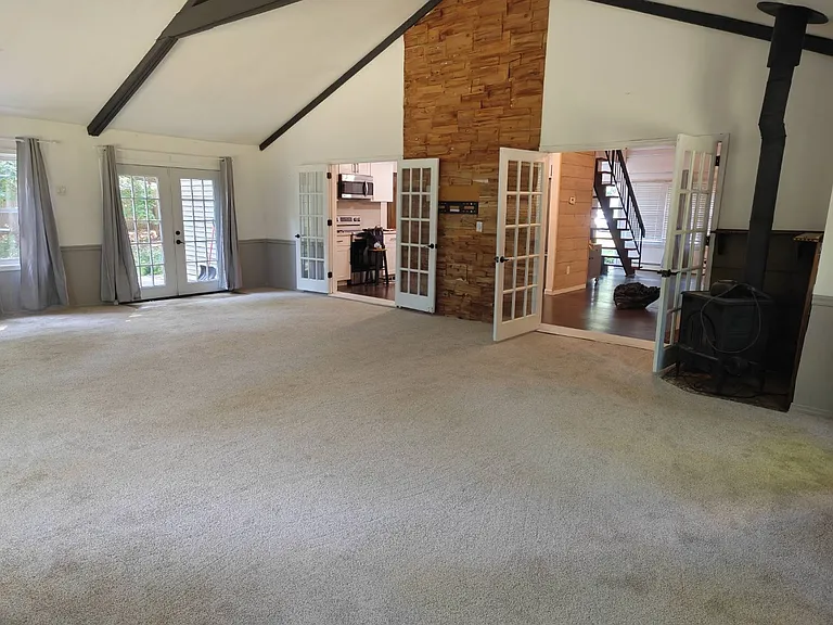 6 Howe Ct — Photo 2