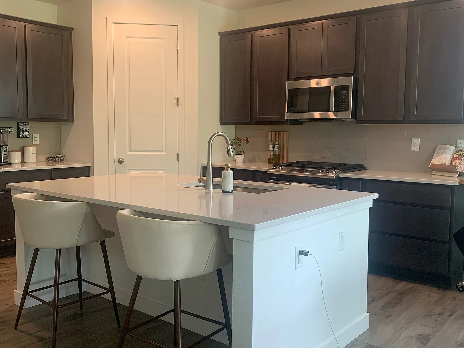 3 bed, 3577 sqft, $3,900 — Photo 4