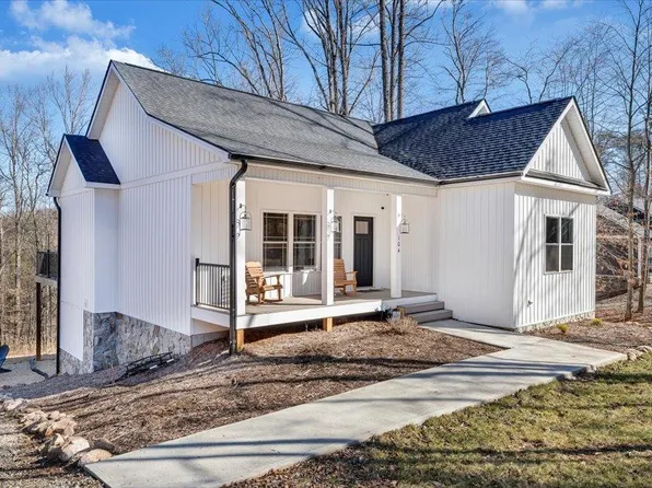 104 Creeden Dr, Moneta, VA 24121