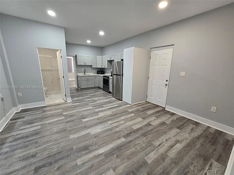 1629 SW 6th St #4 — Photo 8