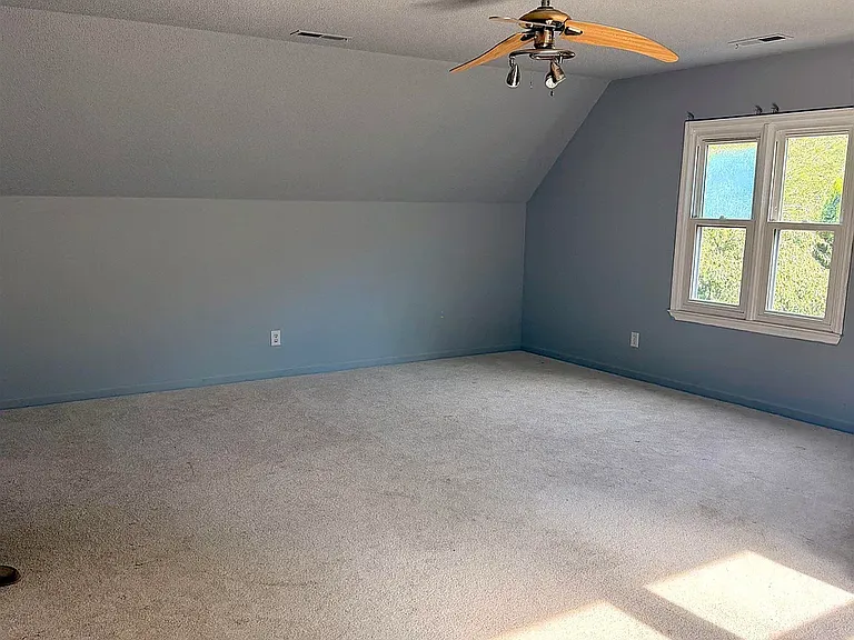 106 Golden Oak Dr — Photo 33