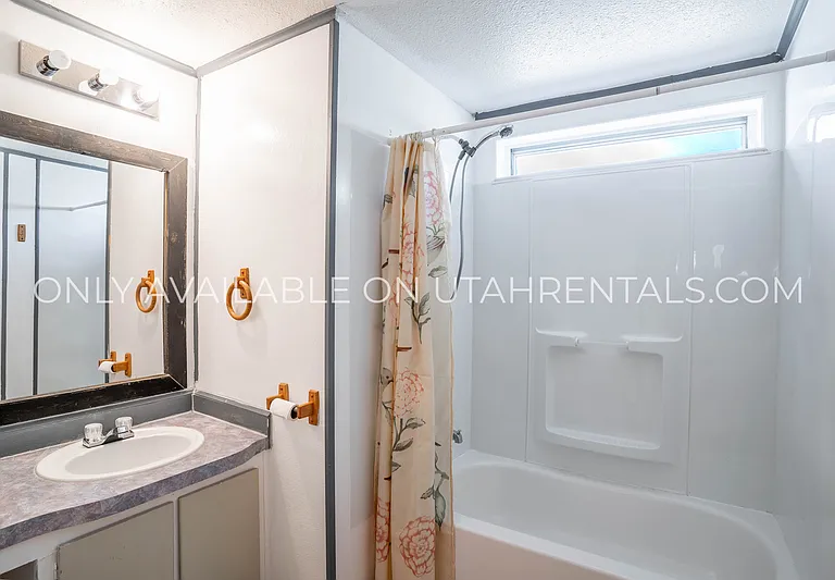 440 W Main St #8 — Photo 13