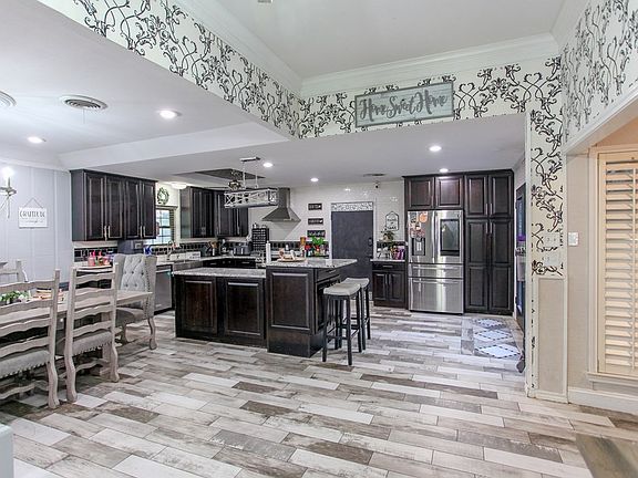 2nd image of 1 Bennett Cir