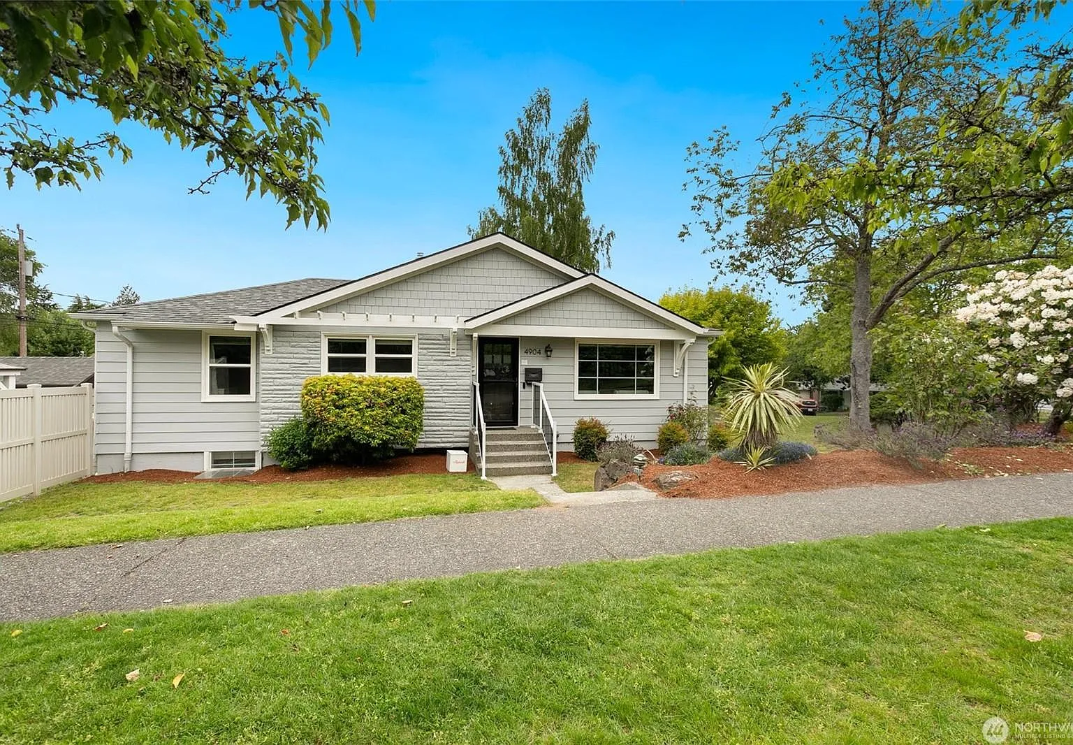 5 bed, 2150 sqft, $5,000 — Photo 2