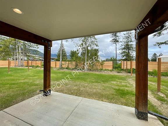 5th image of 220 Carnelian Ave