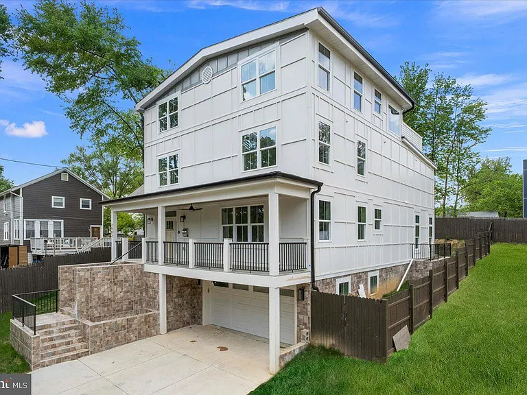 2902 Vista St NE — Photo 9