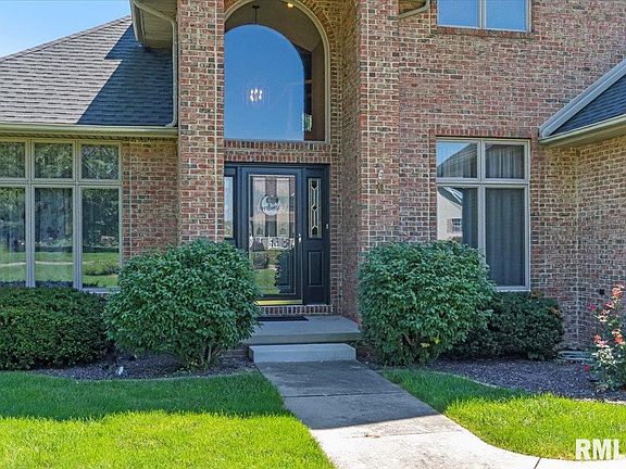 3rd image of 1400 Arlington Chase