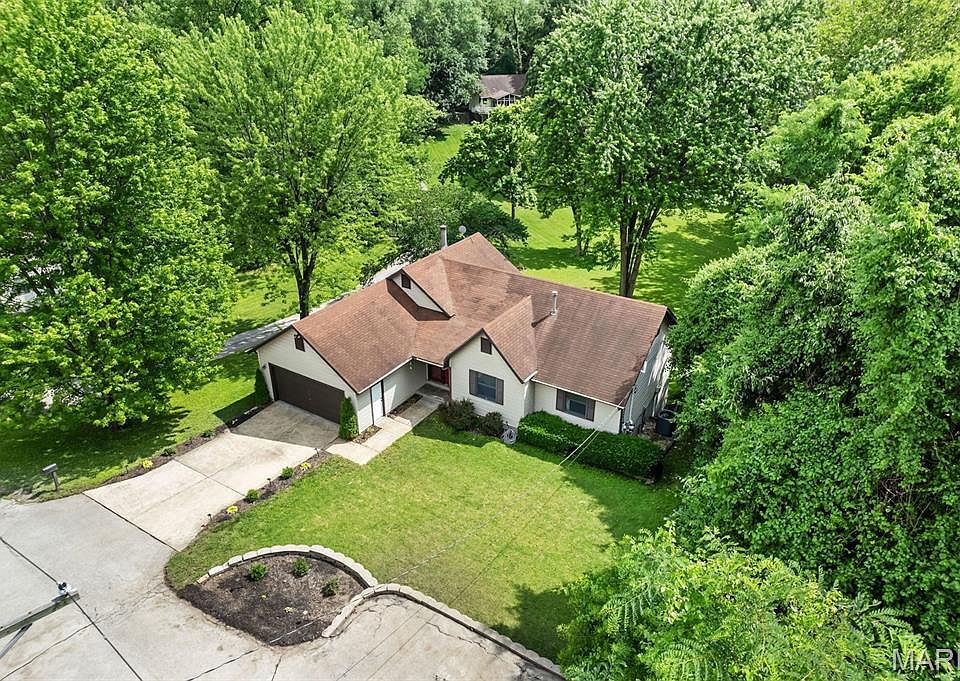 1098 Utz Ln, Hazelwood, MO 63042 | Zillow