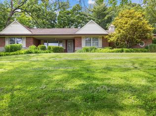 18 Zinzer Ct, Saint Louis, MO 63123