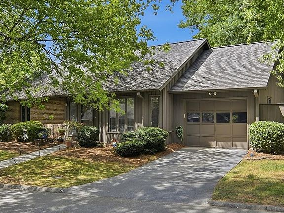 3rd image of 228 Barrington Pl