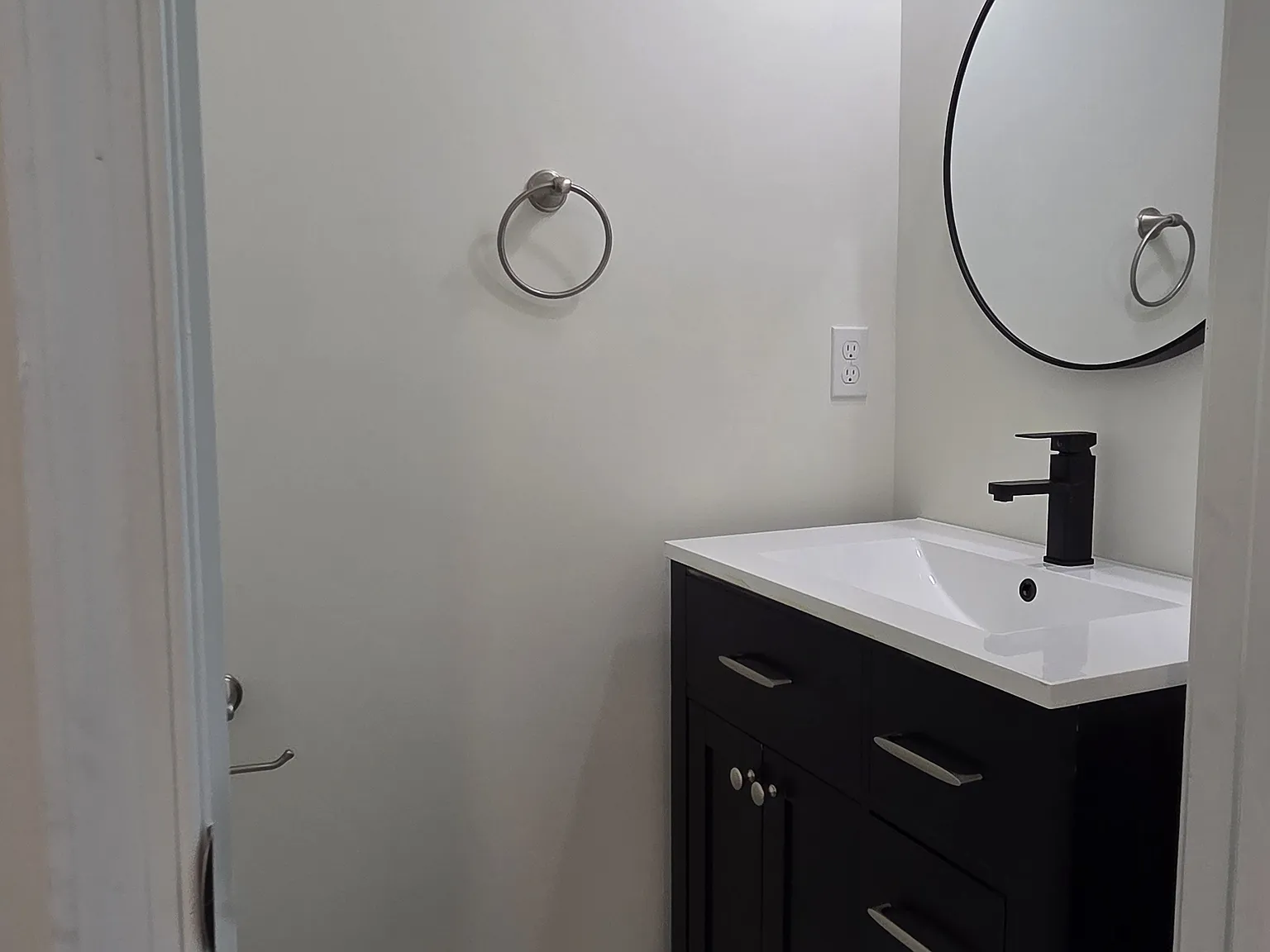 3 bed, 2.5 bath, 1300 sqft, $2,500 — Photo 3
