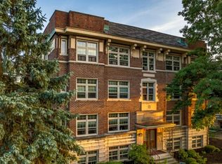 Twin Oaks Crossing, Akron, OH 44313
