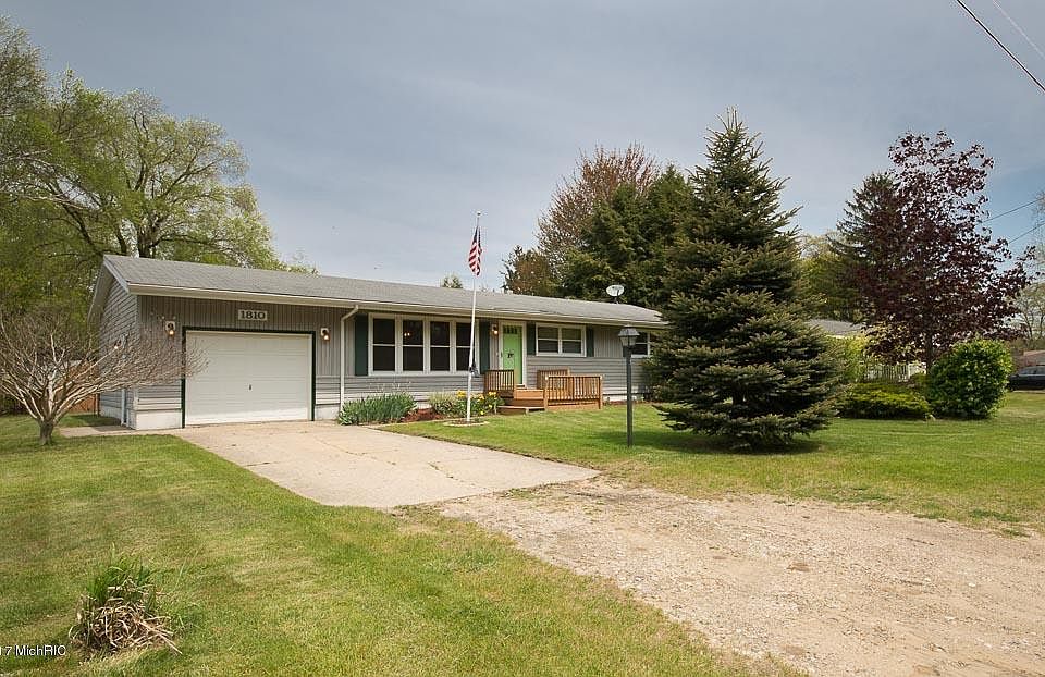 1st image of 1810 Bayview Dr