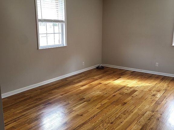 4th image of 5121 Amalie Dr APT B