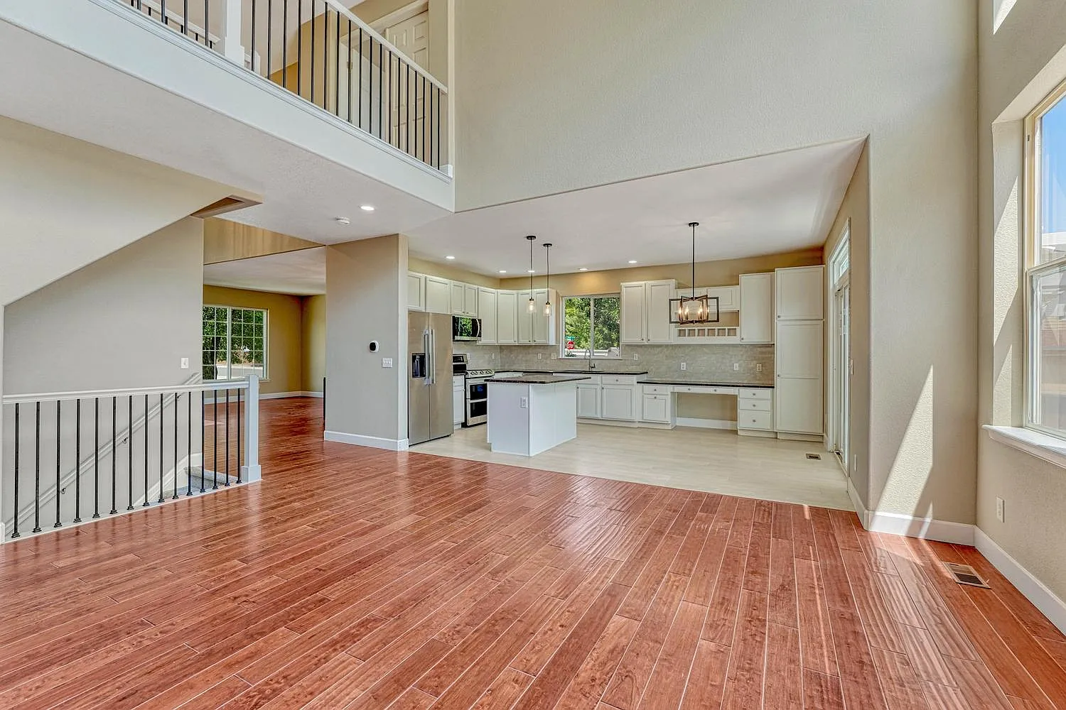 4 bed, 3357 sqft, $4,000 — Photo 3