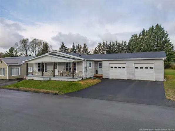 20 Scout St, Grand Falls, NB E3Y 1B1